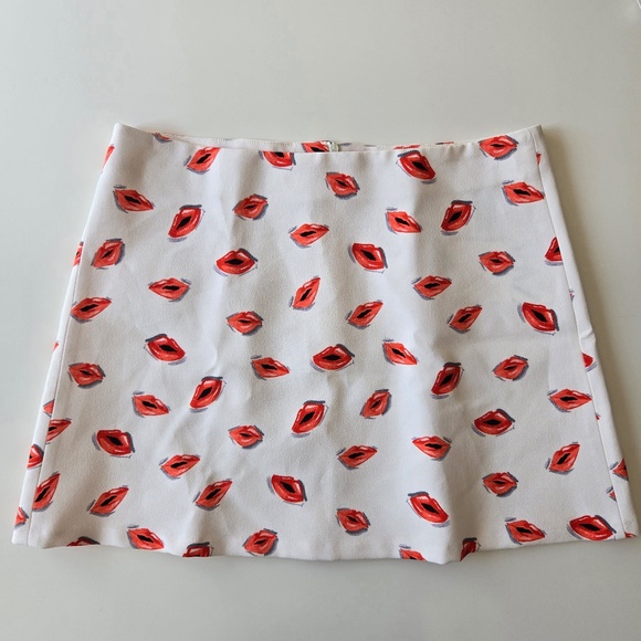Zara Dresses & Skirts - Zara Chic Mini Skirt with Lipstick Pattern